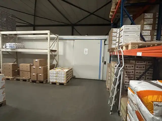 MULTIFUNCTIONEEL BEDRIJFSPAND MET KOEL-EN VRIESFACILITEITEN foto 21