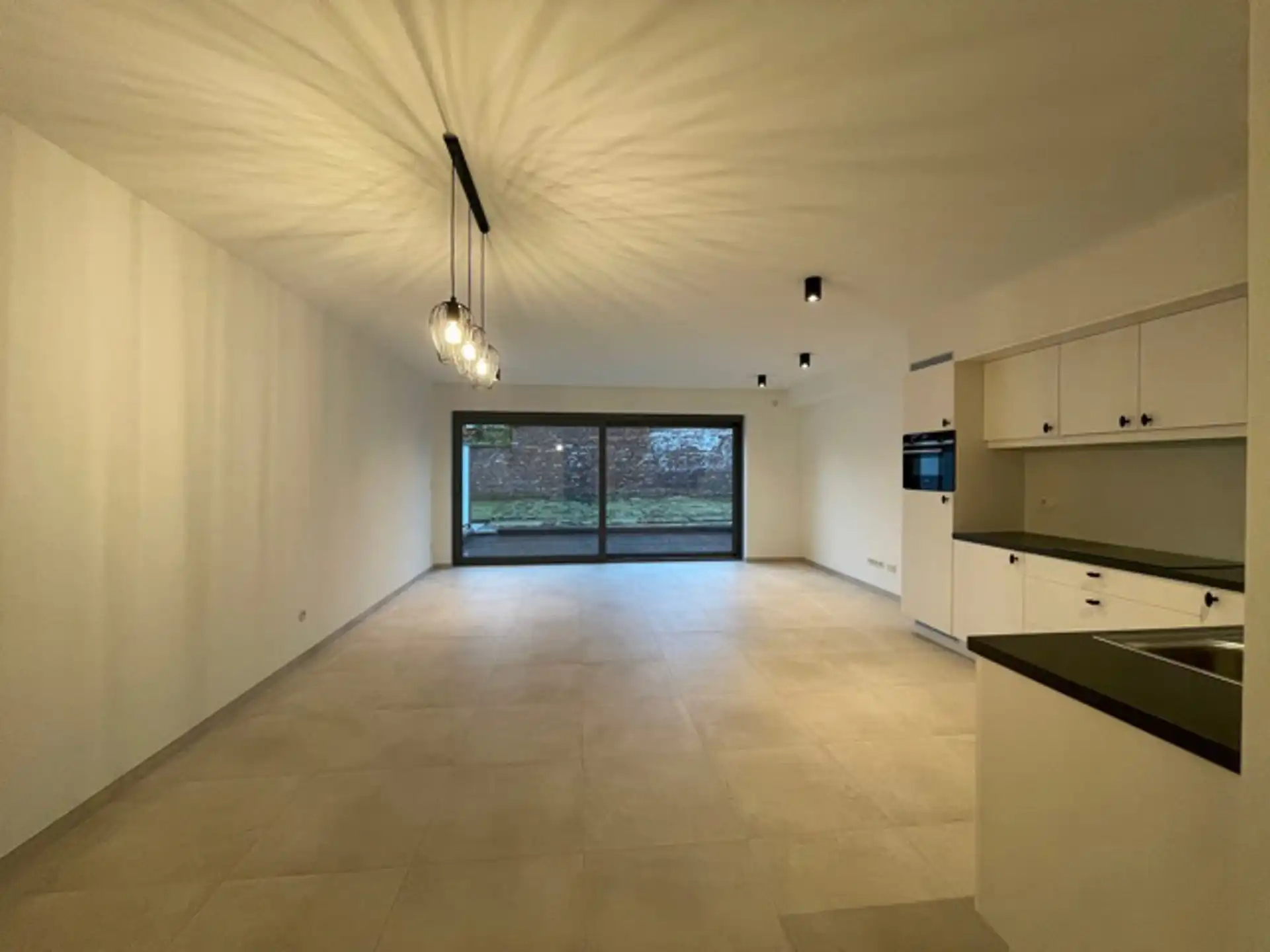 Gelijkvloers BEN appartement met terras en garage foto 3