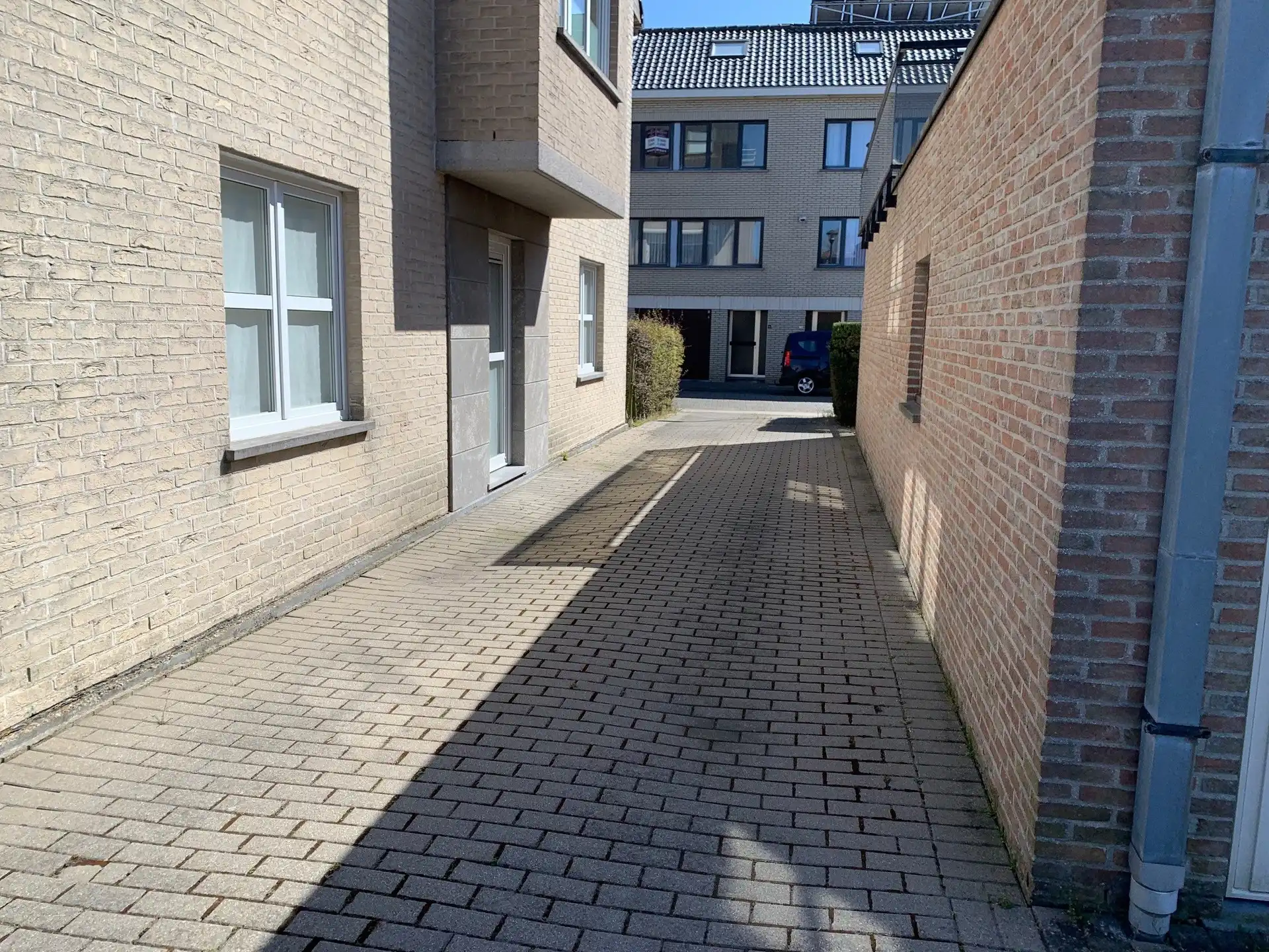 Autostaanplaats te huur op een uitstekende locatie in het centrum van De Haan. foto 3