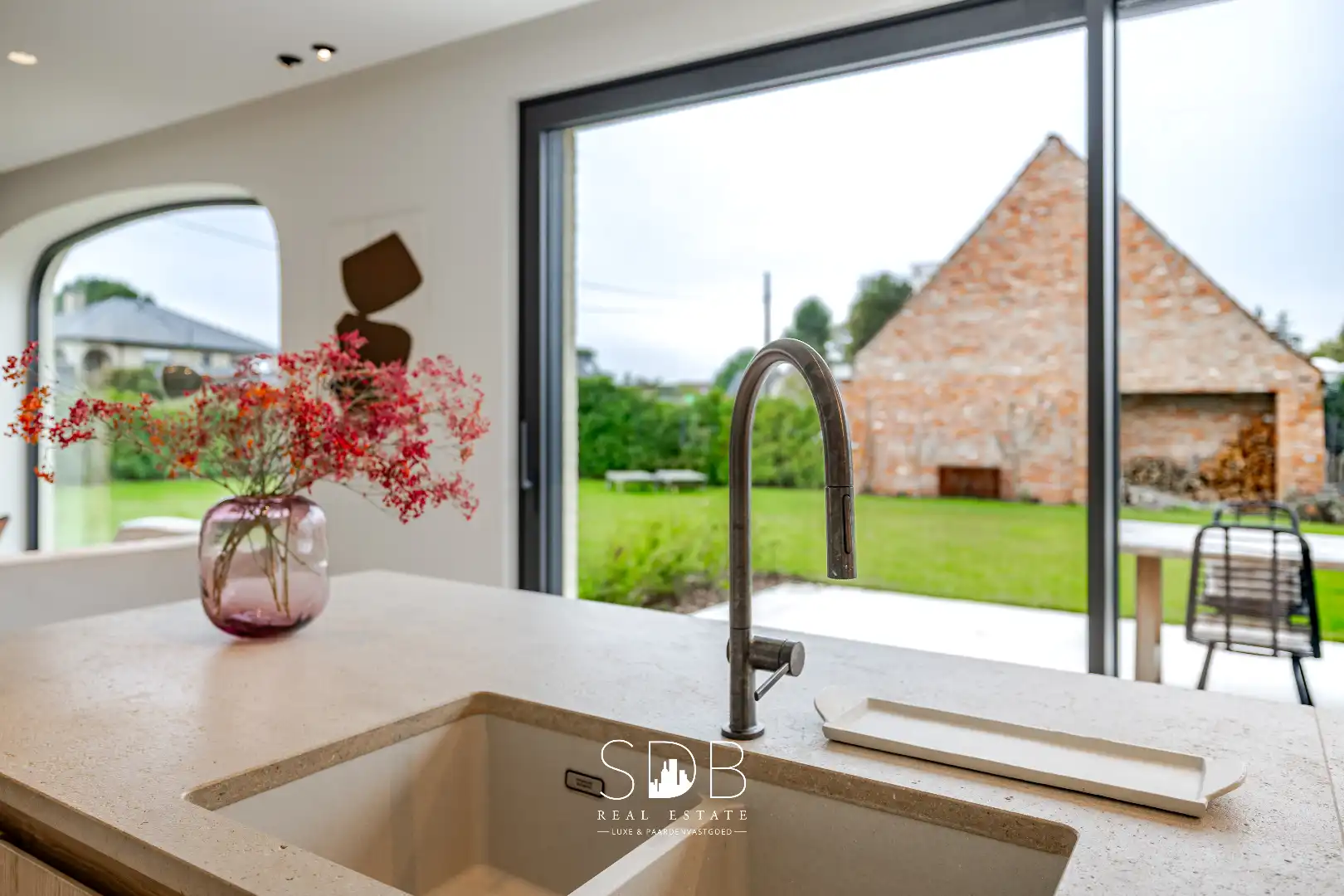 Landelijke villa met gezinstuin op 852m² foto 12