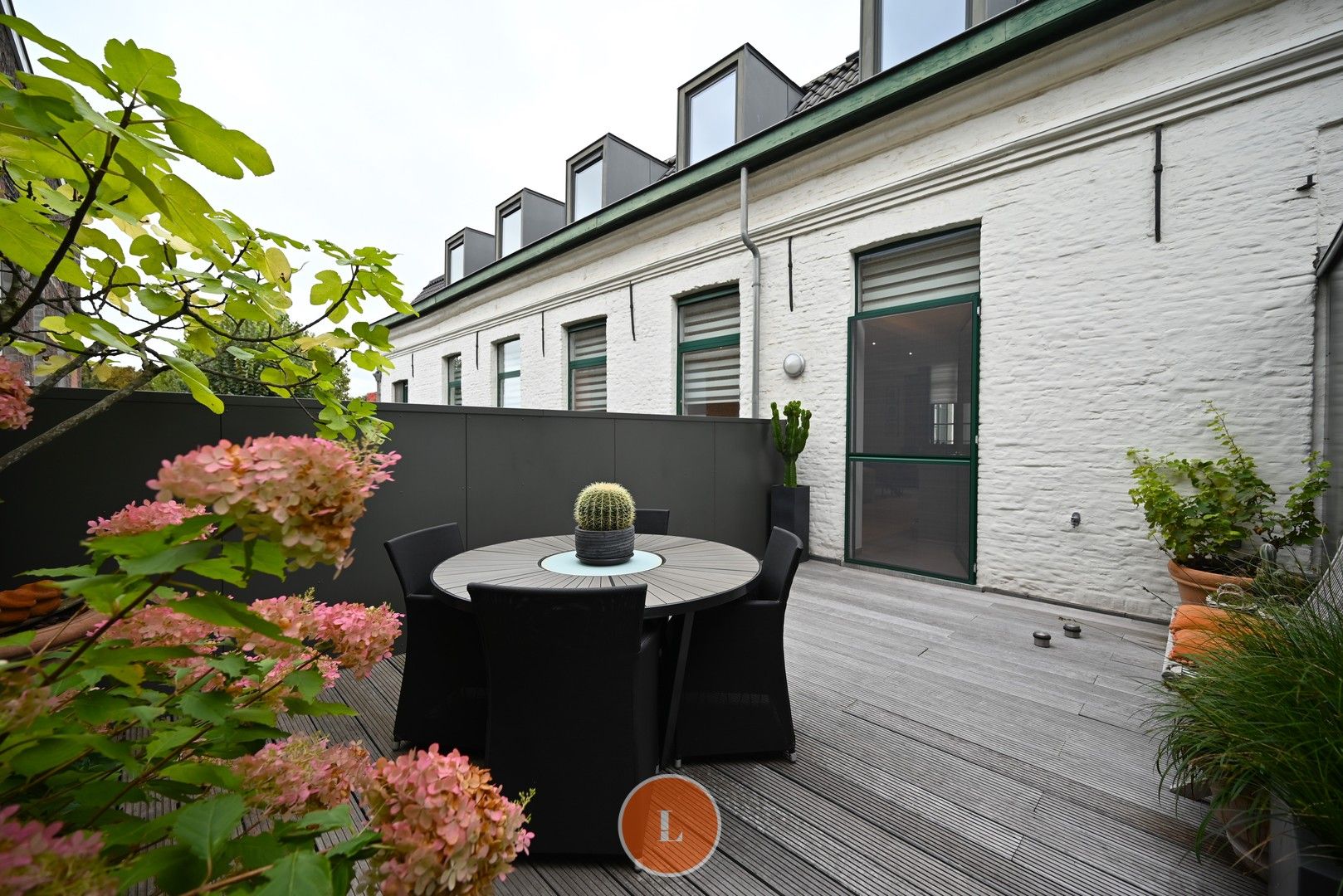 Klassevol appartement met een ruim terras én garage! foto 16