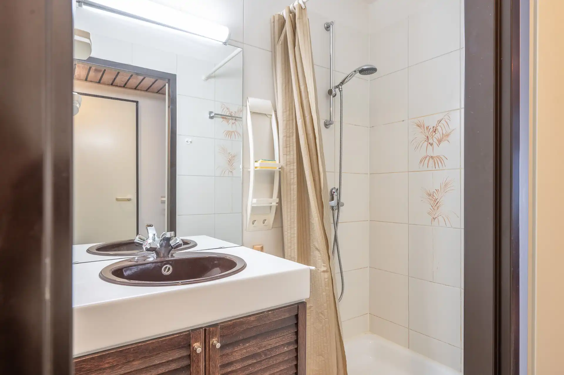 Gemeubeld: Gezellige ruime studio in een zijstraat van de zeedijk! foto 6