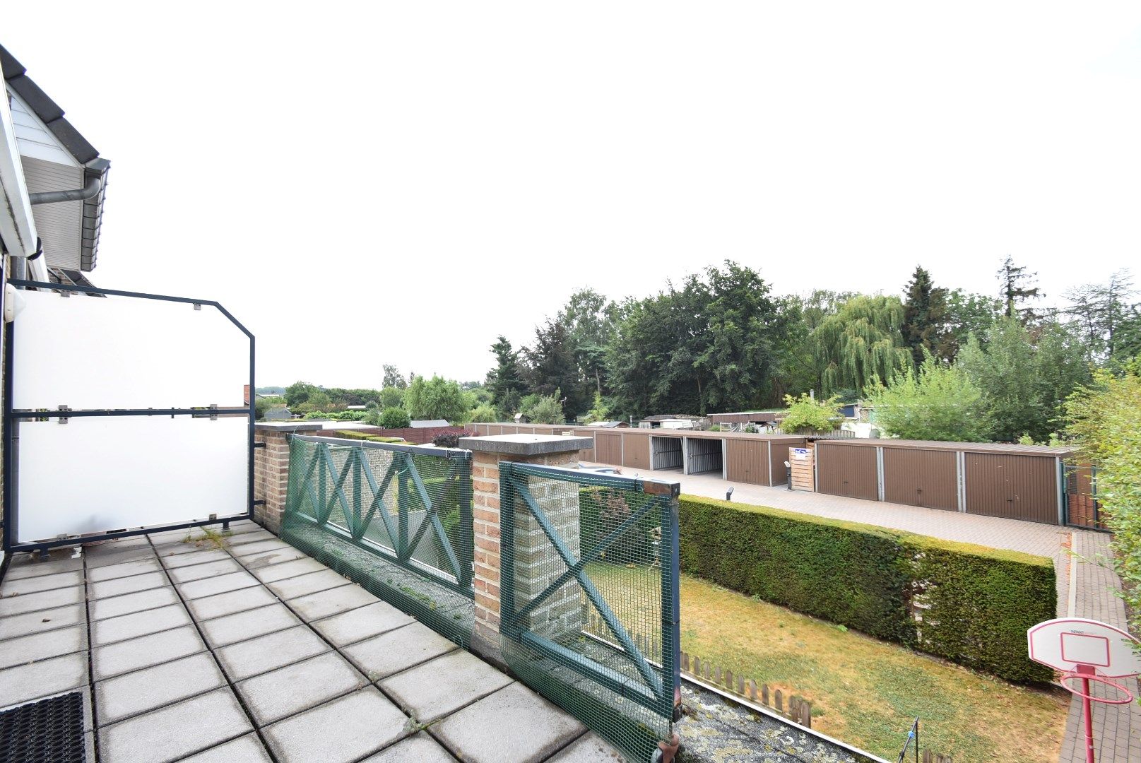 Betaalbaar appartement met 2 slaapkamers, terras en garage vlakbij centrum van Beverst foto 14