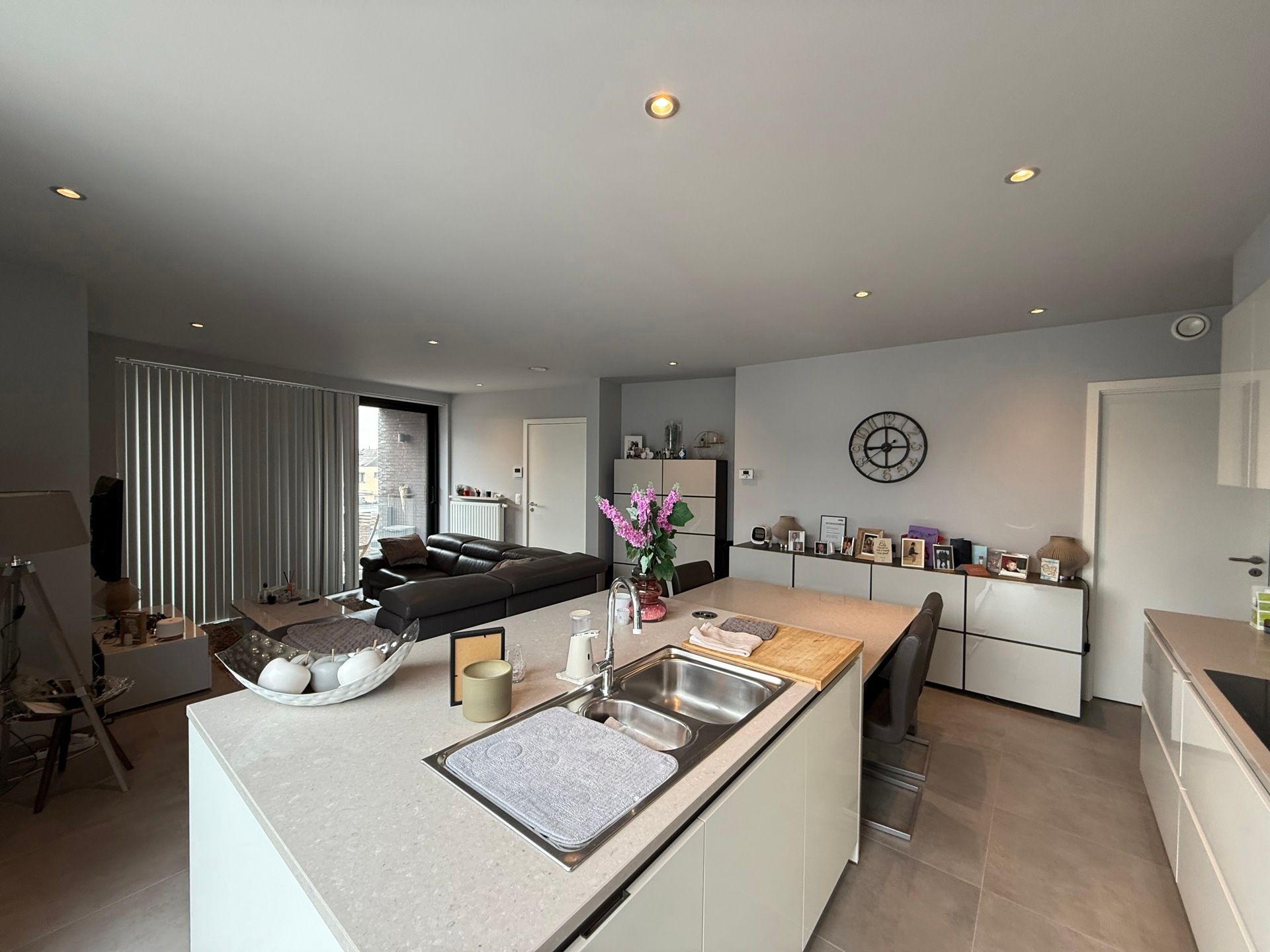 LIEDEKERKE - Luxueus appartement met staanplaats. foto 7
