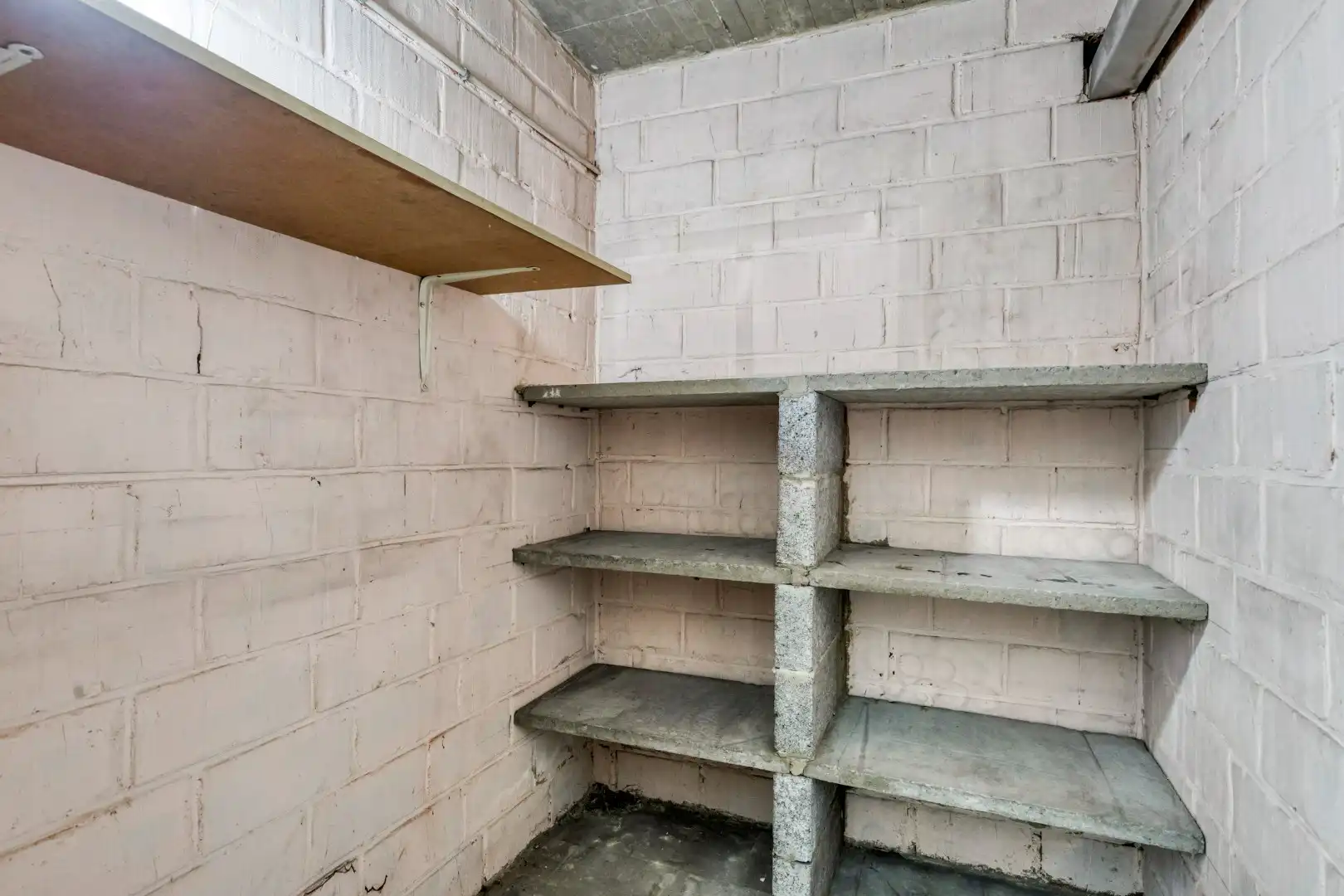 Ruim appartement met 2 slaapkamers, kelder en garage foto 13