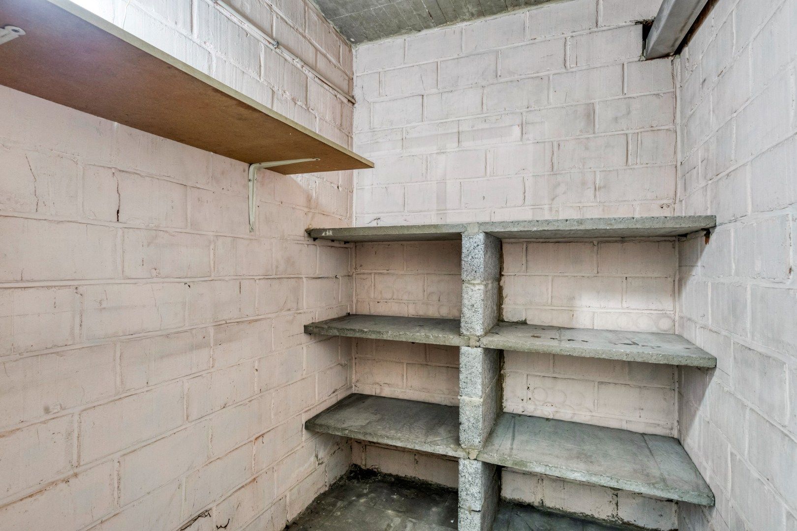 Ruim appartement met 2 slaapkamers, kelder en garage foto 13