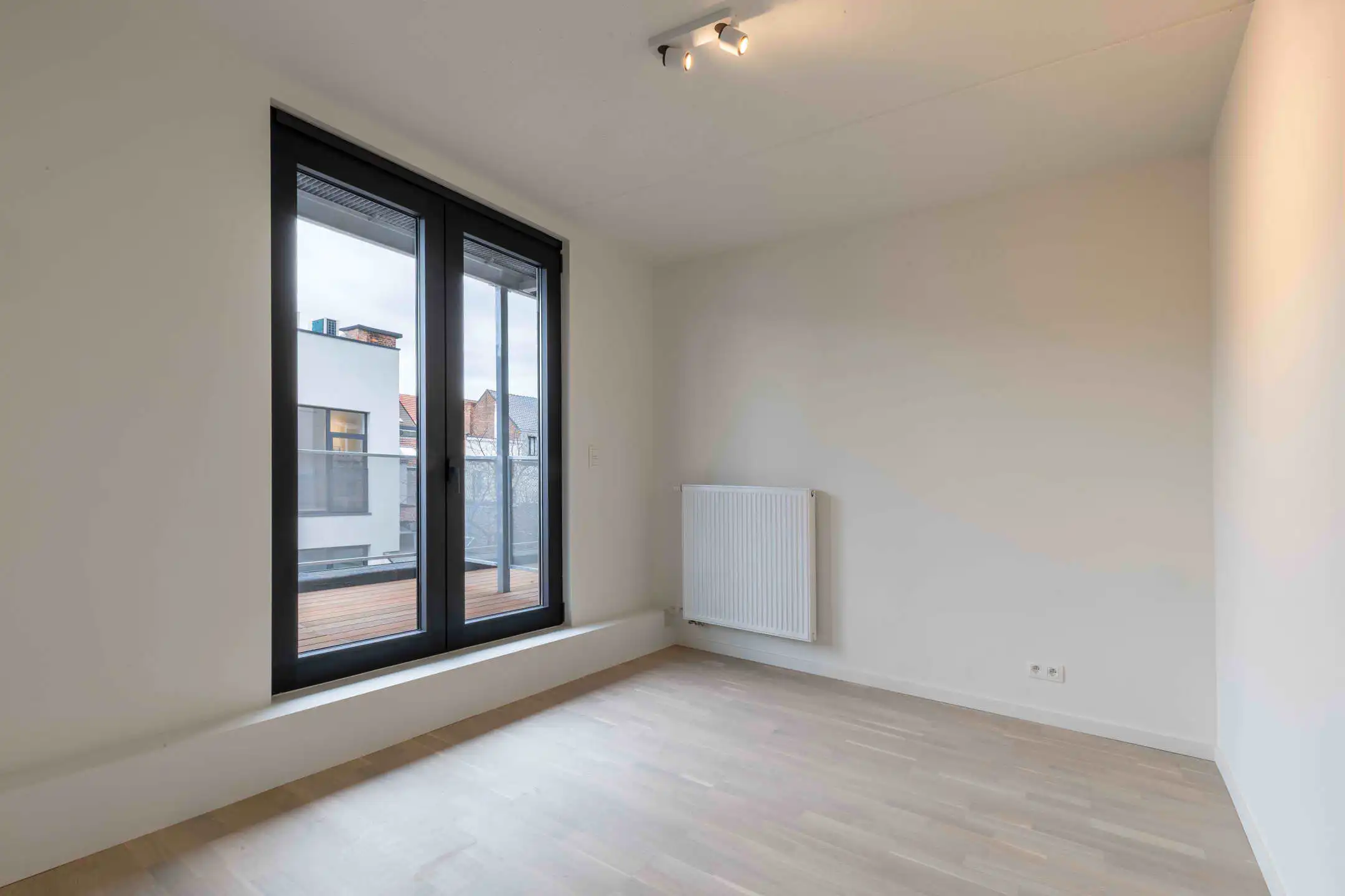 Modern 1-slaapkamerappartement met zuidgericht terras foto 6