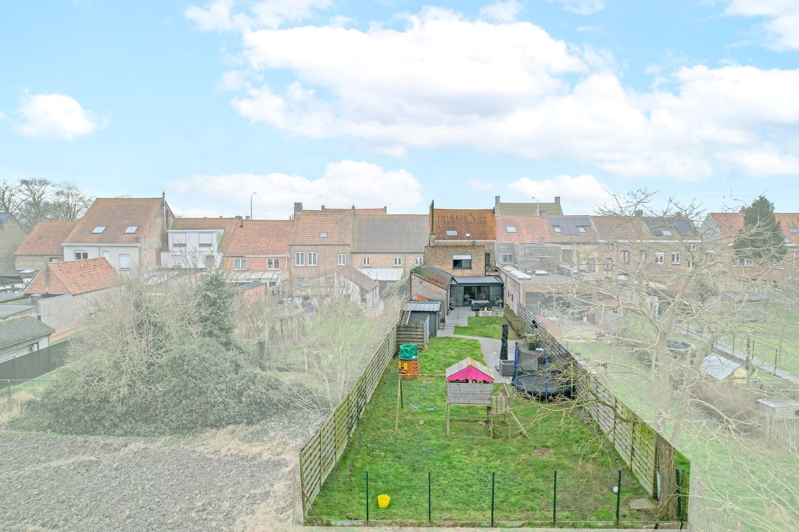 Ruime gezinswoning met garage te Pervijze op 518 m² met prachtige verzichten.  foto 2