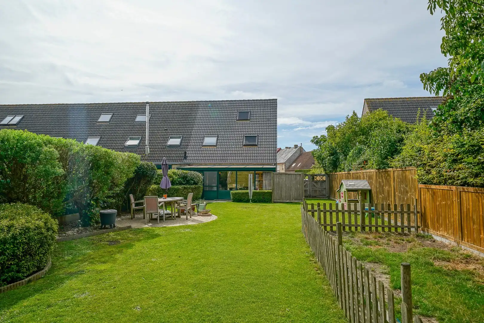 Ruime halfopen bebouwing vlak bij de Spuikom (Bredene) foto 2