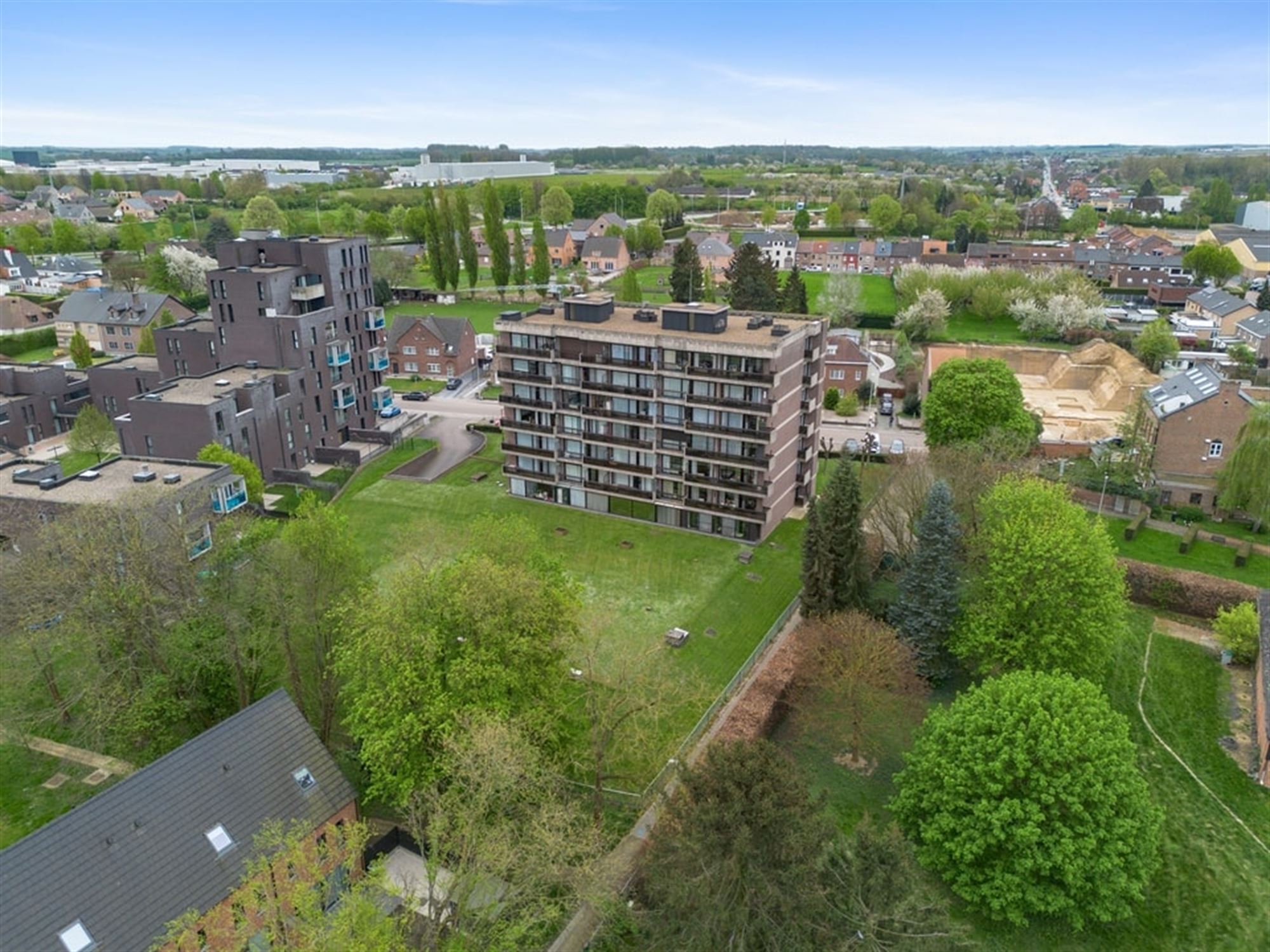 1 SLK APPARTEMENT MET ONDERGRONDSE STAANPLAATS OP CENTRALE LIGGING IN SINT-TRUIDEN  foto 5