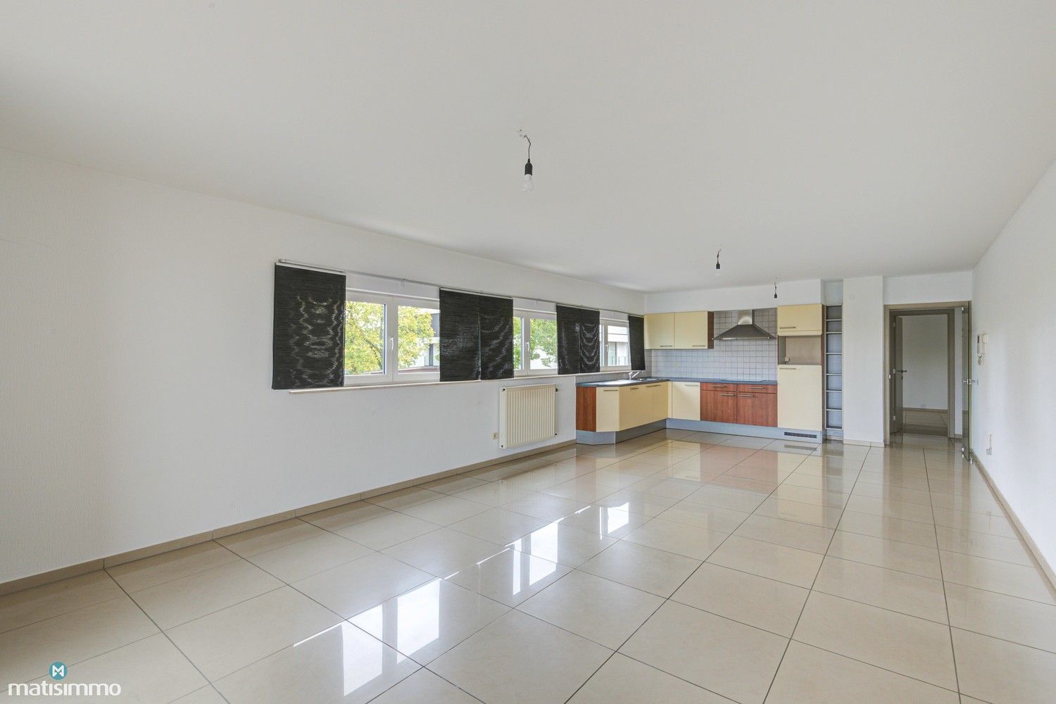 INSTAPKLAAR APPARTEMENT MET 2 SLAAPKAMERS EN AUTOSTAANPLAATS NABIJ STADSCENTRUM BILZEN foto 2