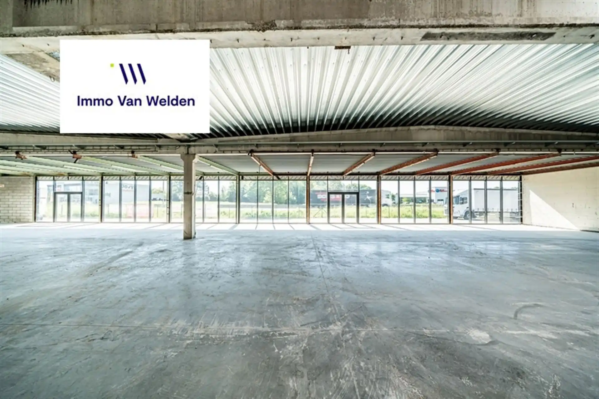 SHOWROOM / BEDRIJFSRUIMTE OP TOPLIGGING LANGS DE N60 foto 14