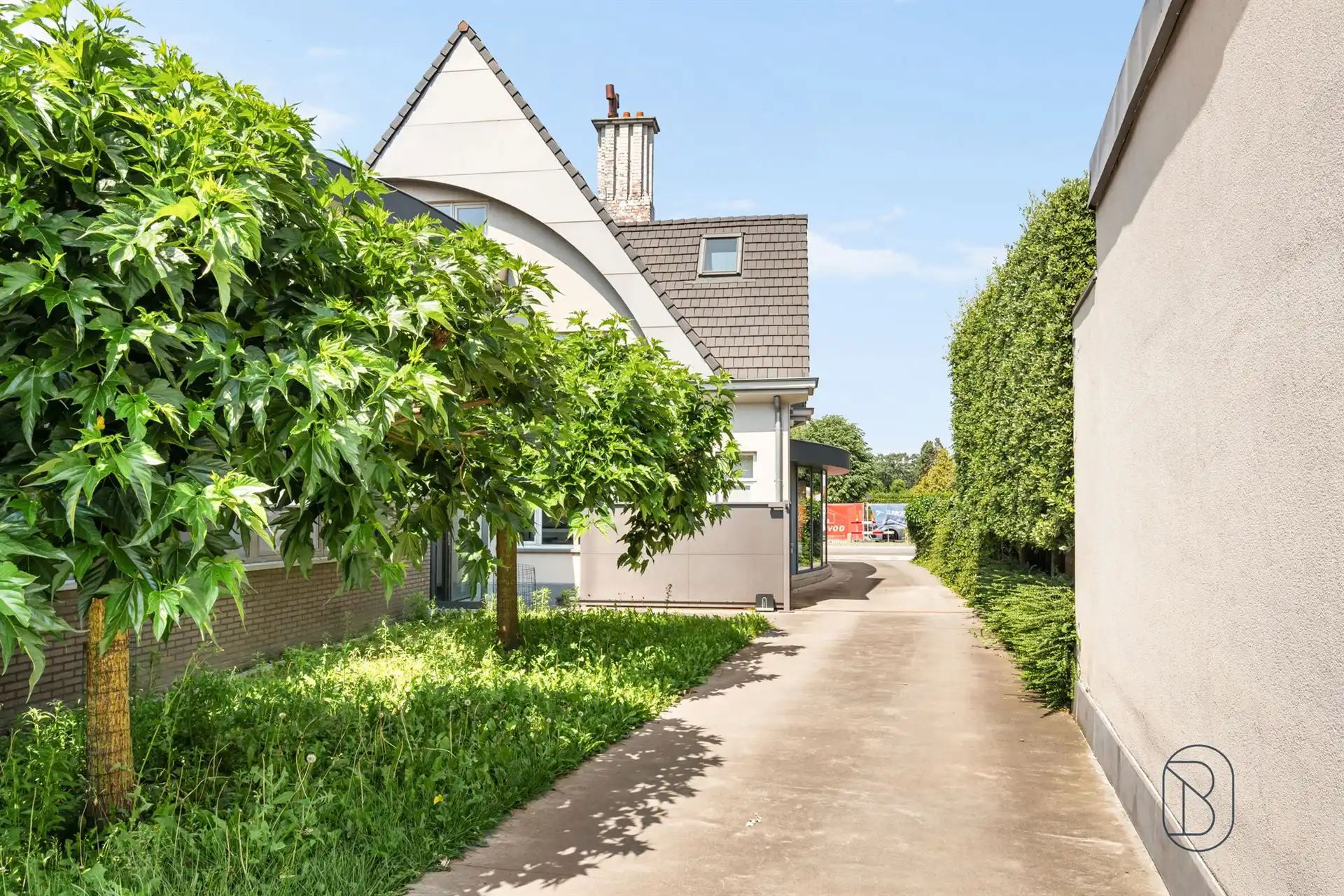 Commercieel gelegen kantoor/praktijk + woonst met atelier foto 6