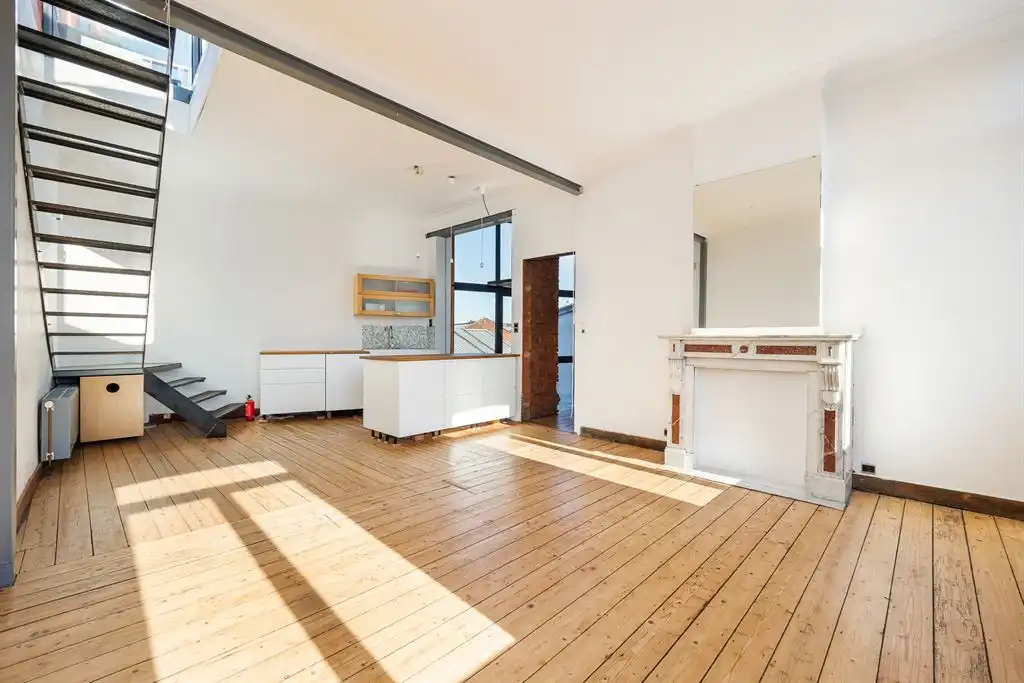 Uitzonderlijke woning met bijzonder magazijn foto 2