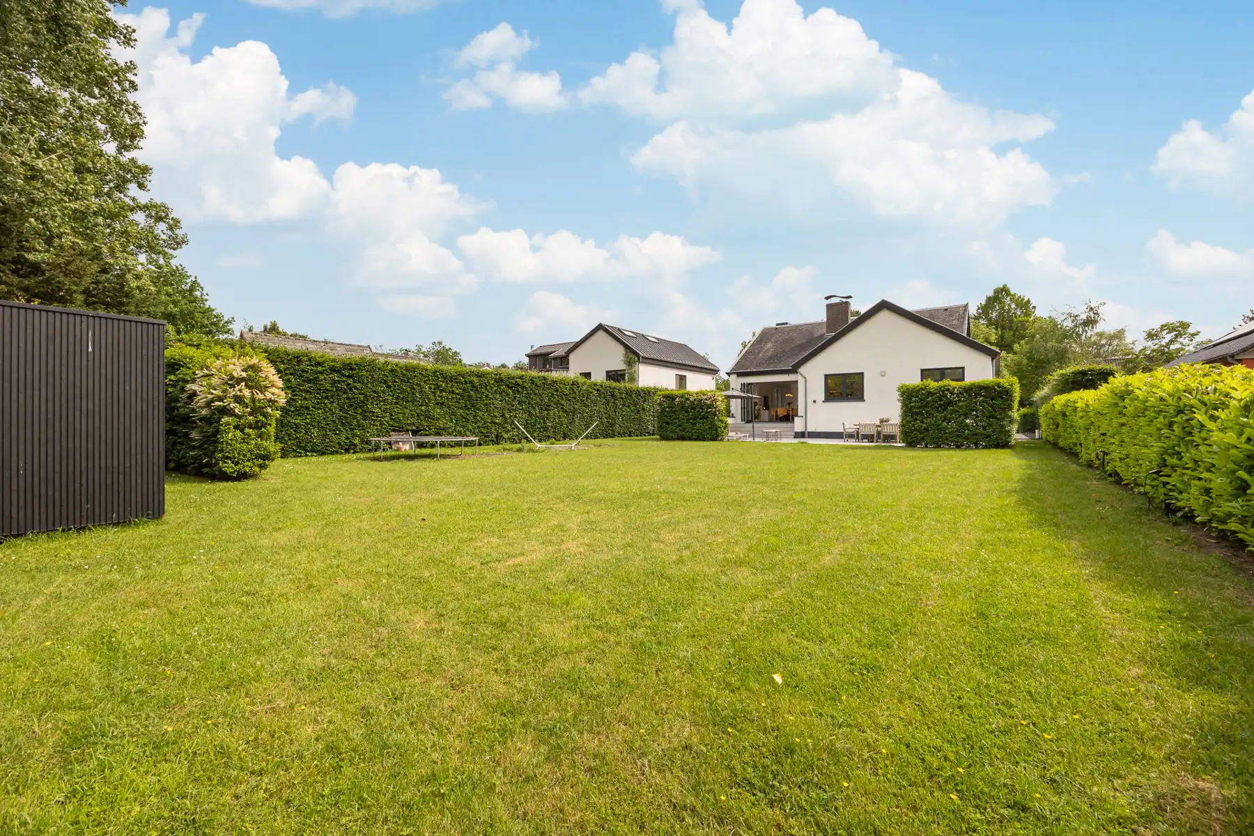 Split-level woning op ca. 1103 m² in een rustige woonwijk foto 23