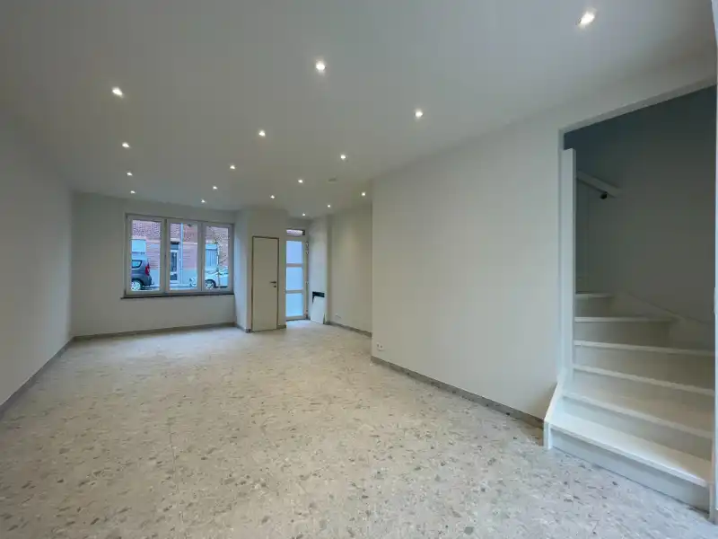 Totaal gerenoveerde woning met terras nabij UZ Gent foto 2