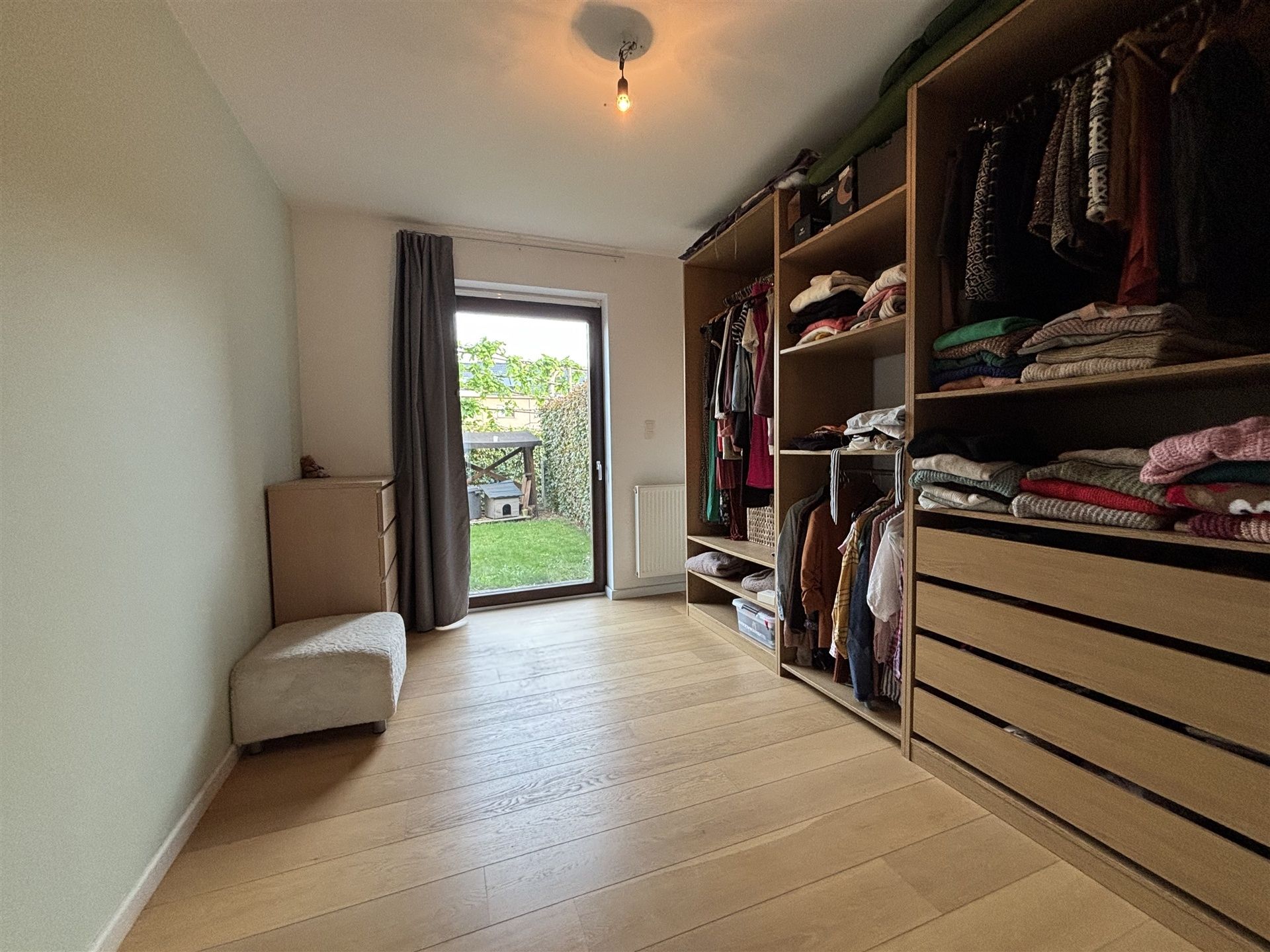 BEZOEKEN VOLZET: Moderne woning met 4 slaapkamers en tuin  foto 32