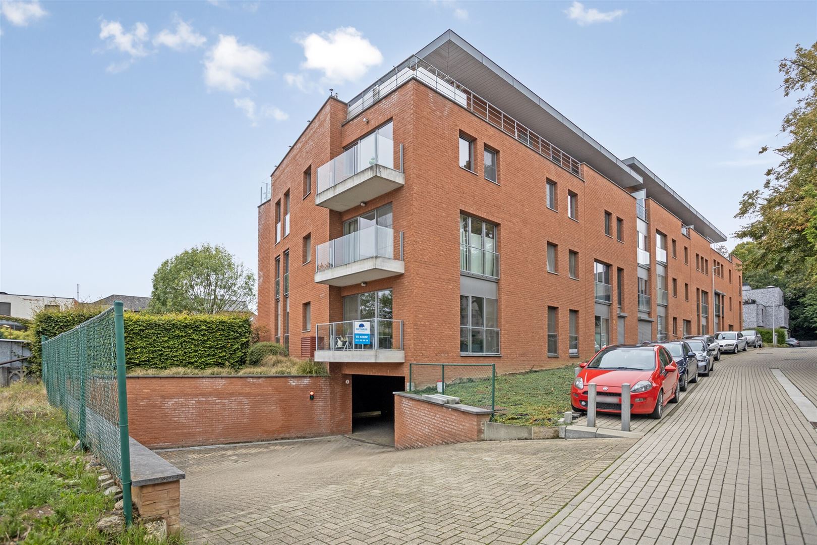 TE KOOP: Appartement met 2 slaapkamers te Lummen!  foto {{pictureIndex}}