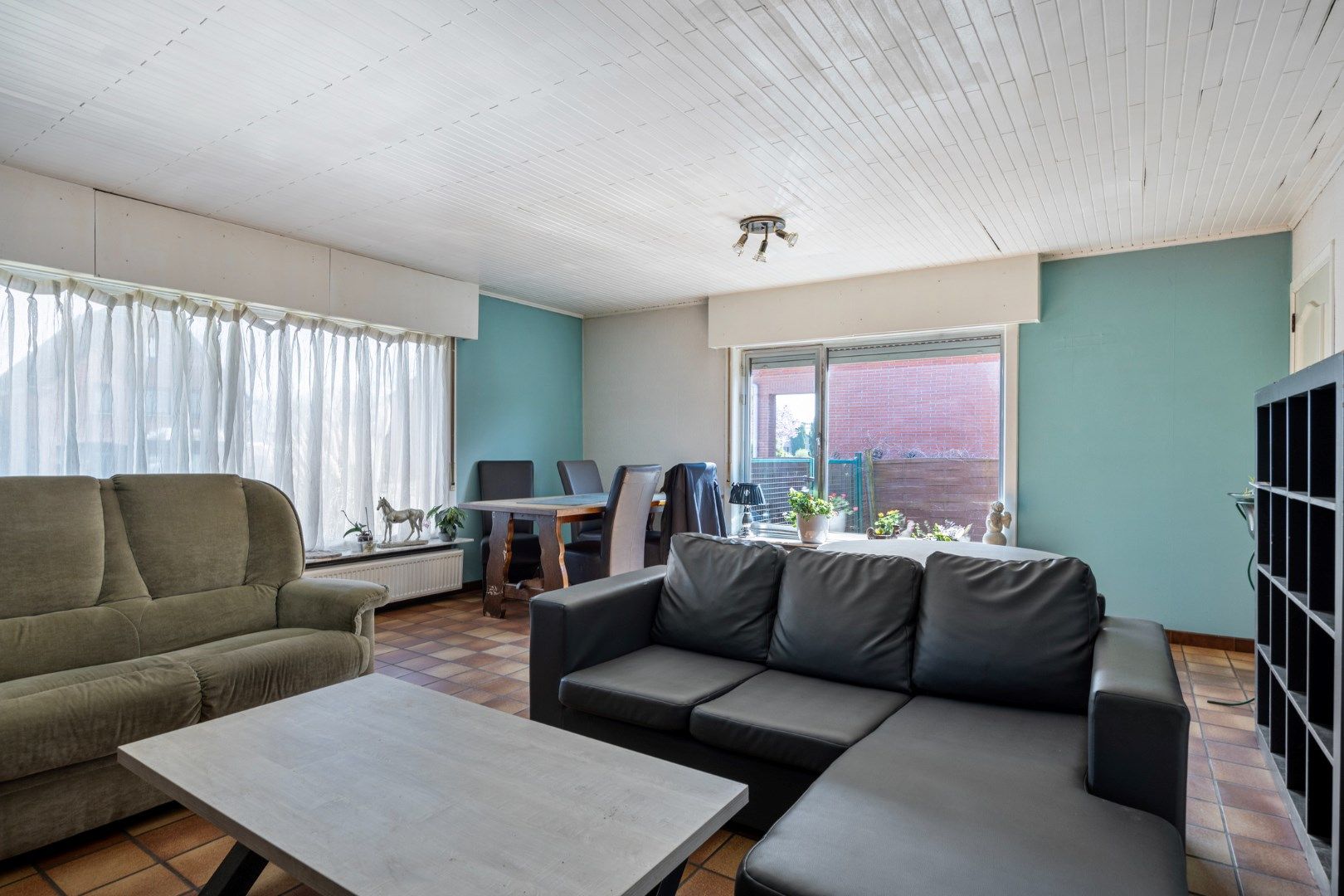 Rustig gelegen open bebouwing met dubbele garage en 3 SLPKS ! foto 3