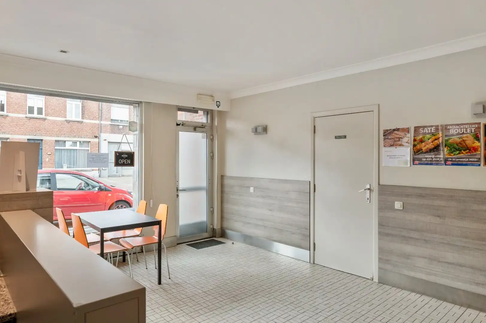 TE HUUR – Instapklare frituur met woongelegenheid, 3 garages en tuin – Olen foto 6