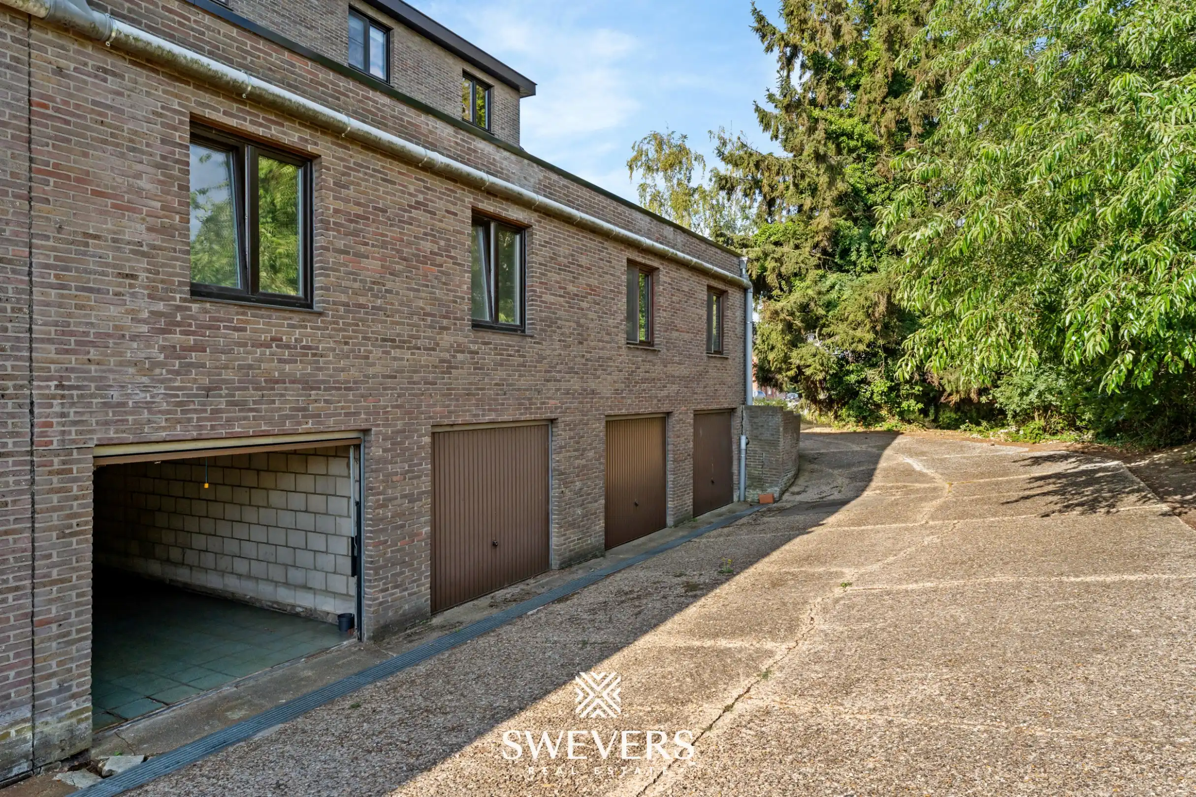 Gerenoveerd appartement met garagebox en kelderberging foto 20