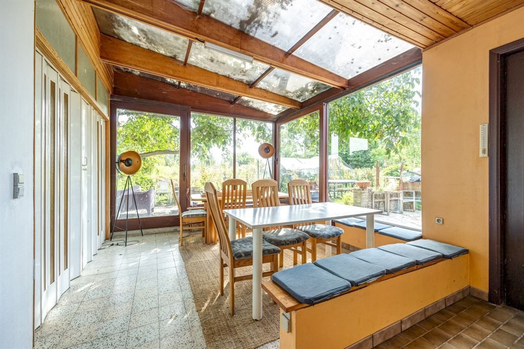 Ruime op te frissen woning met groene tuin! foto 8