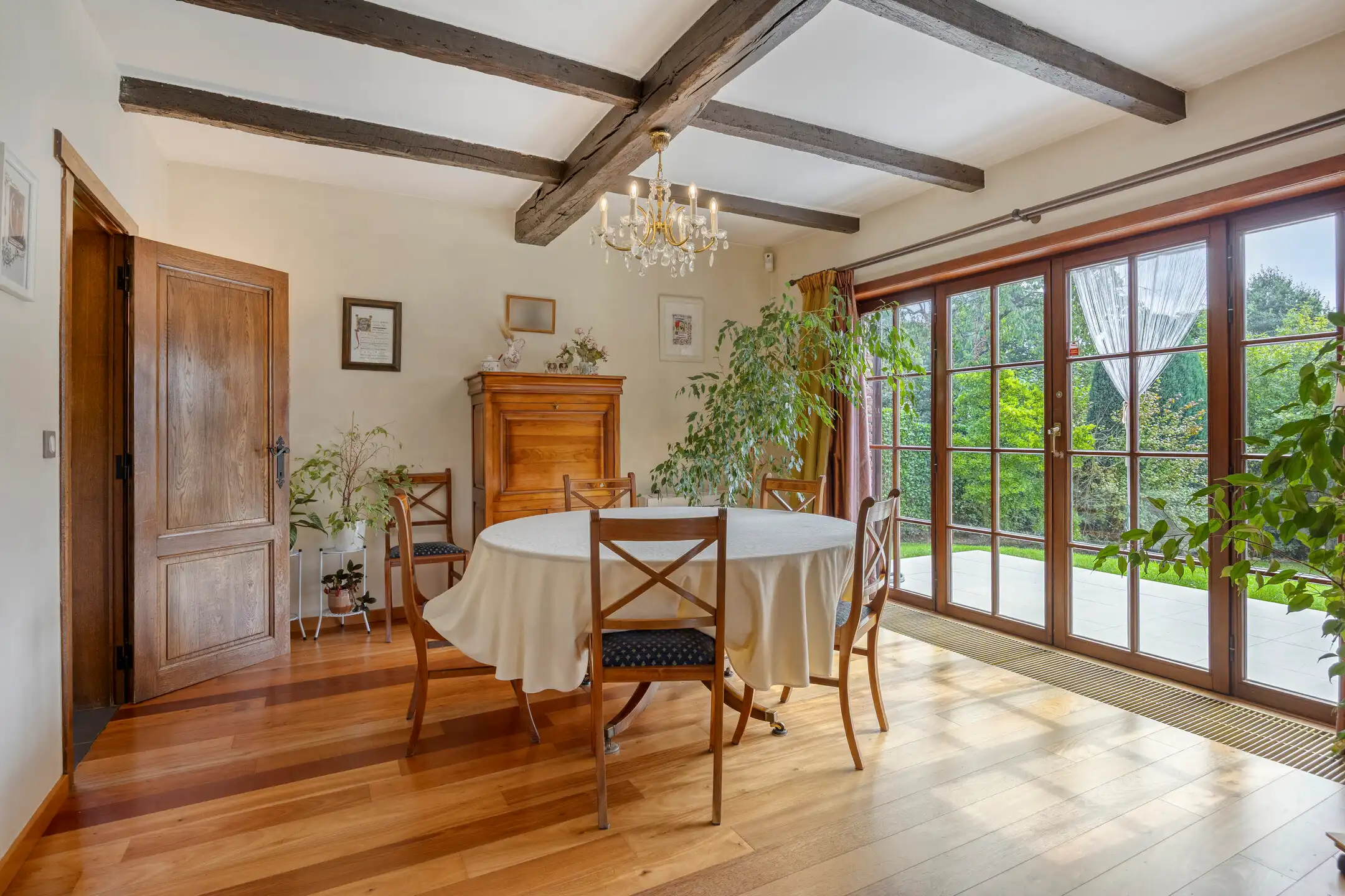 Klassieke villa in residentiële buurt met zuidgerichte tuin foto 6