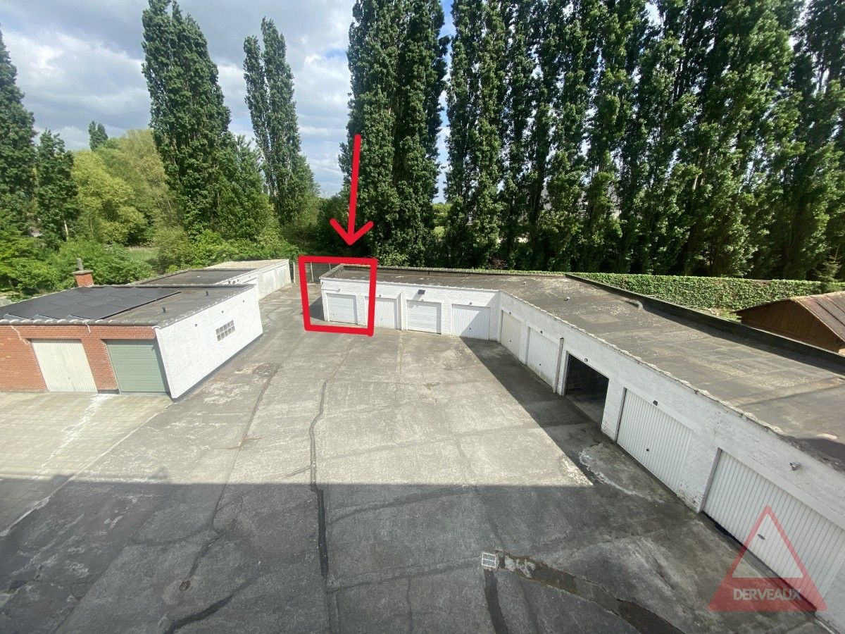 Menen - Verzorgd appartement met terras en garage op centrale ligging foto 9