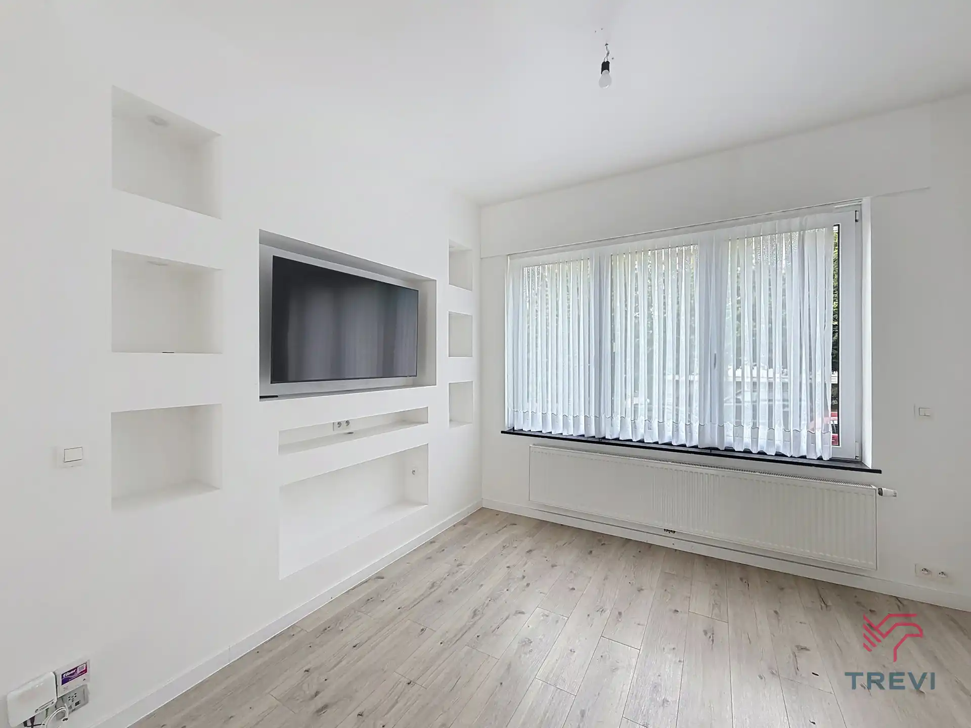 Prachtige woning met 4 slaapkamers, garage en tuin foto 2
