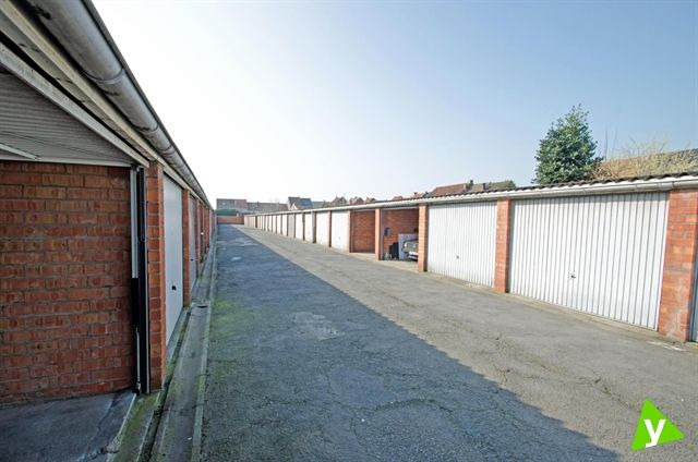 Garage te huur in het centrum van Eeklo! foto {{pictureIndex}}