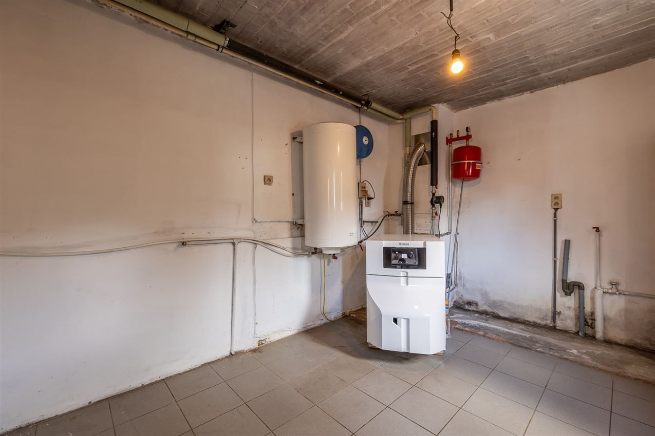 Vrijstaande woning met 3slk op 22a40ca op strategische ligging foto 17