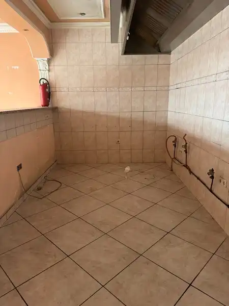 Handelspand met woonst op een strategische ligging. foto 9