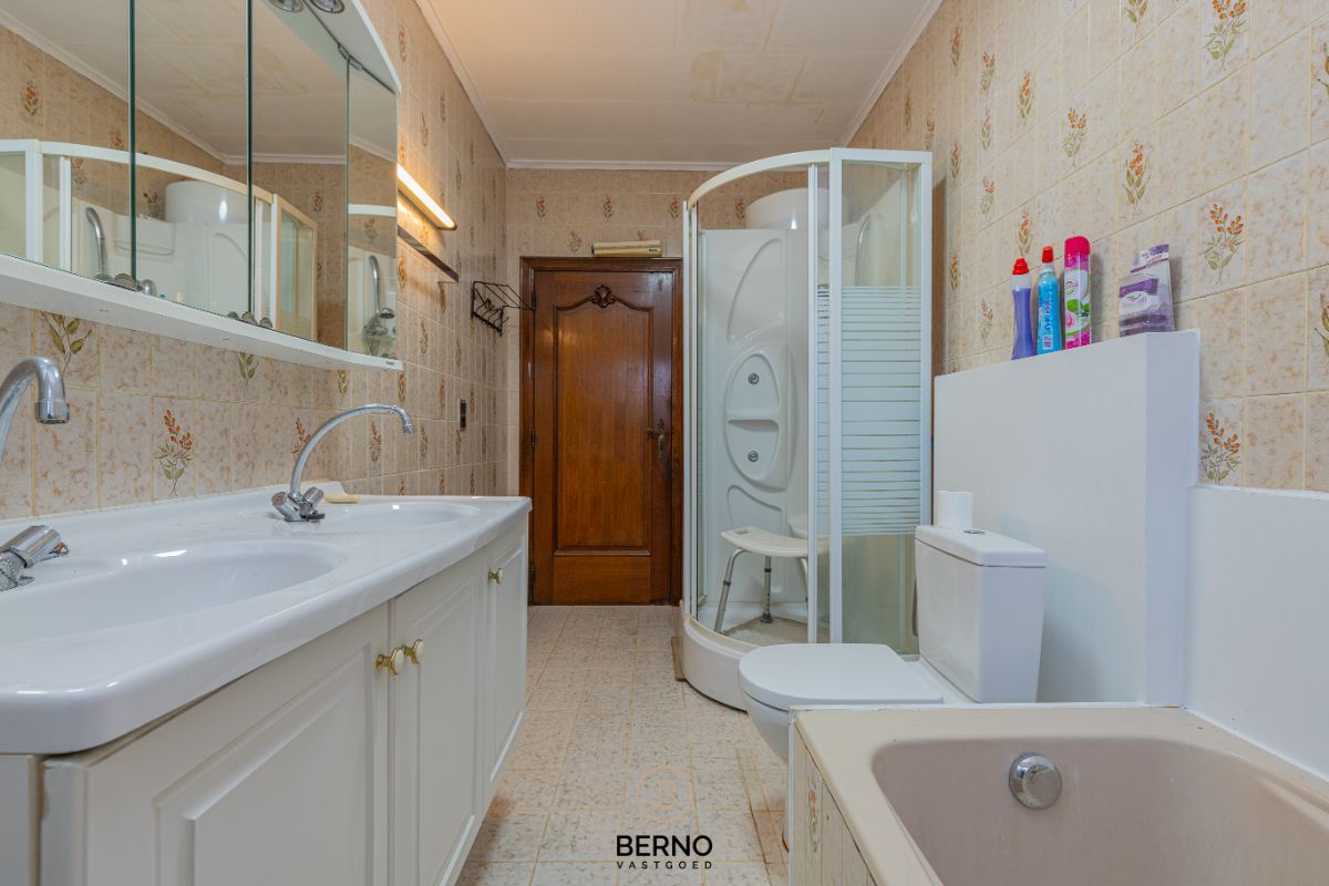 Te renoveren laagbouwwoning op 1.095m2 foto 8