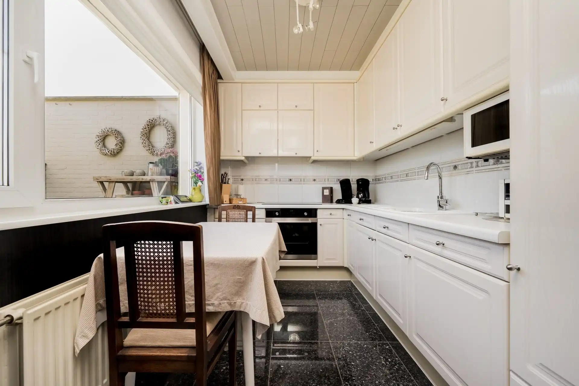 Op te frissen penthouse met groot dakterras foto 6
