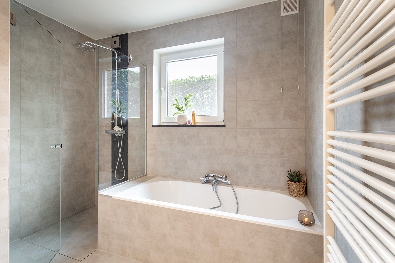 Instapklaar appartement met tuin en dubbele garage foto 13