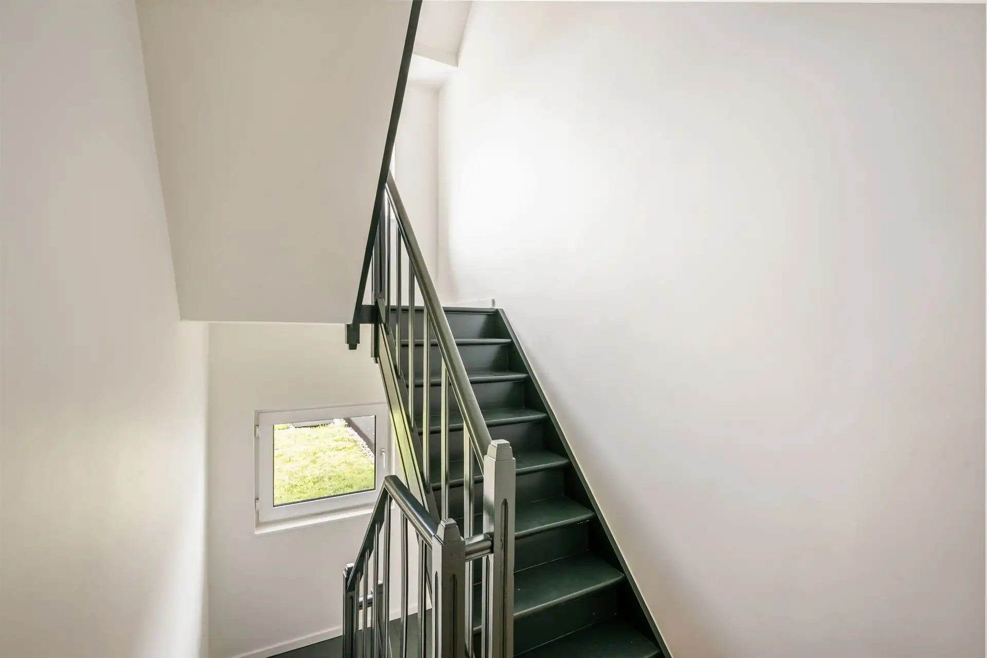 Kwalitatief gerenoveerde woning met 3 slk en leuk terras! foto 14