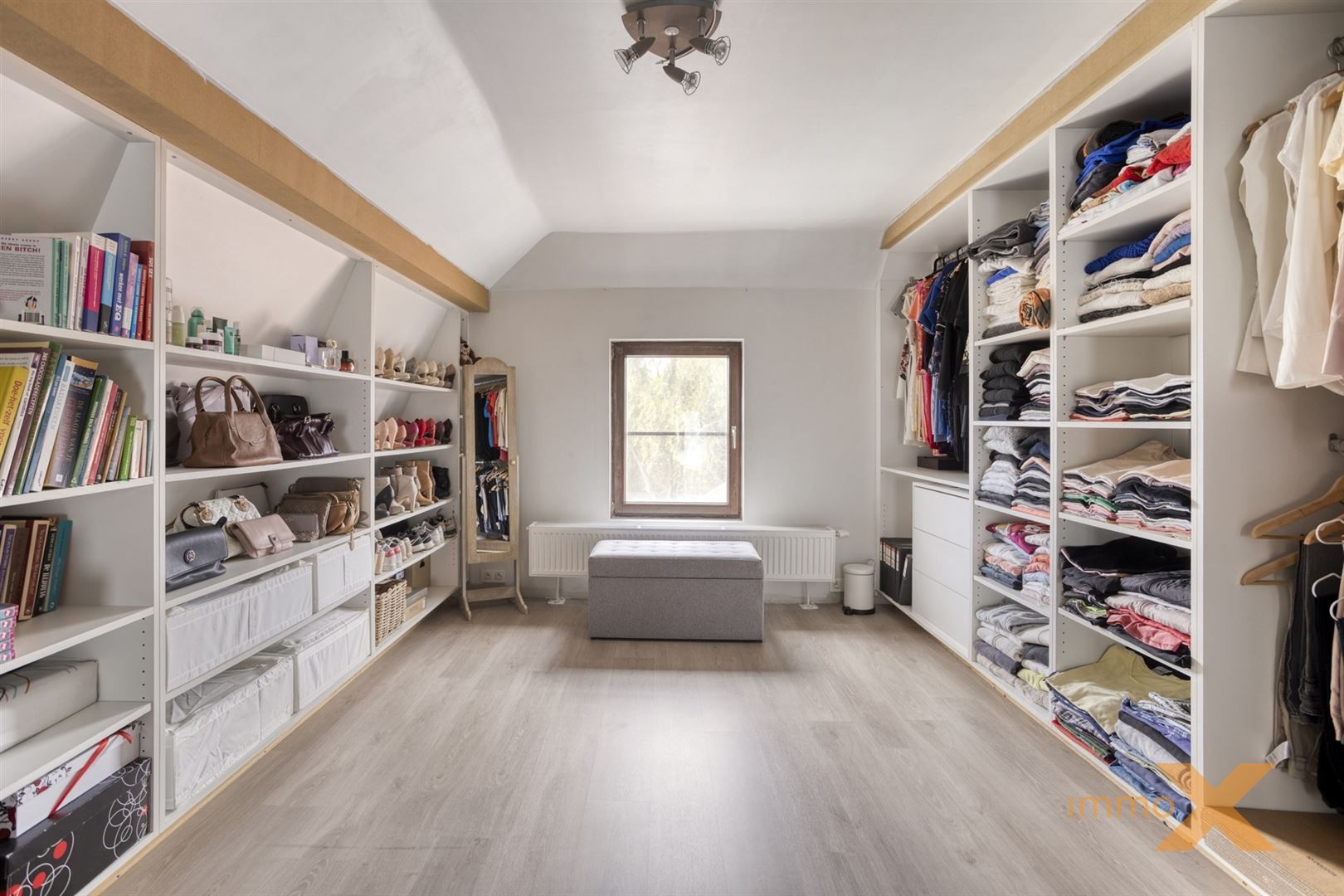GEZELLIGE GROTENDEELS GERENOVEERDE WONING MET TUIN foto 12