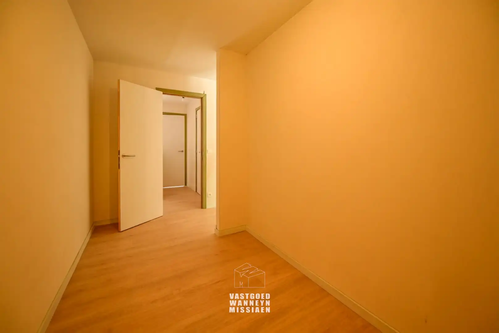 Moderne energiezuinige halfopen woning met 3 slaapkamers, tuin en carport foto 8