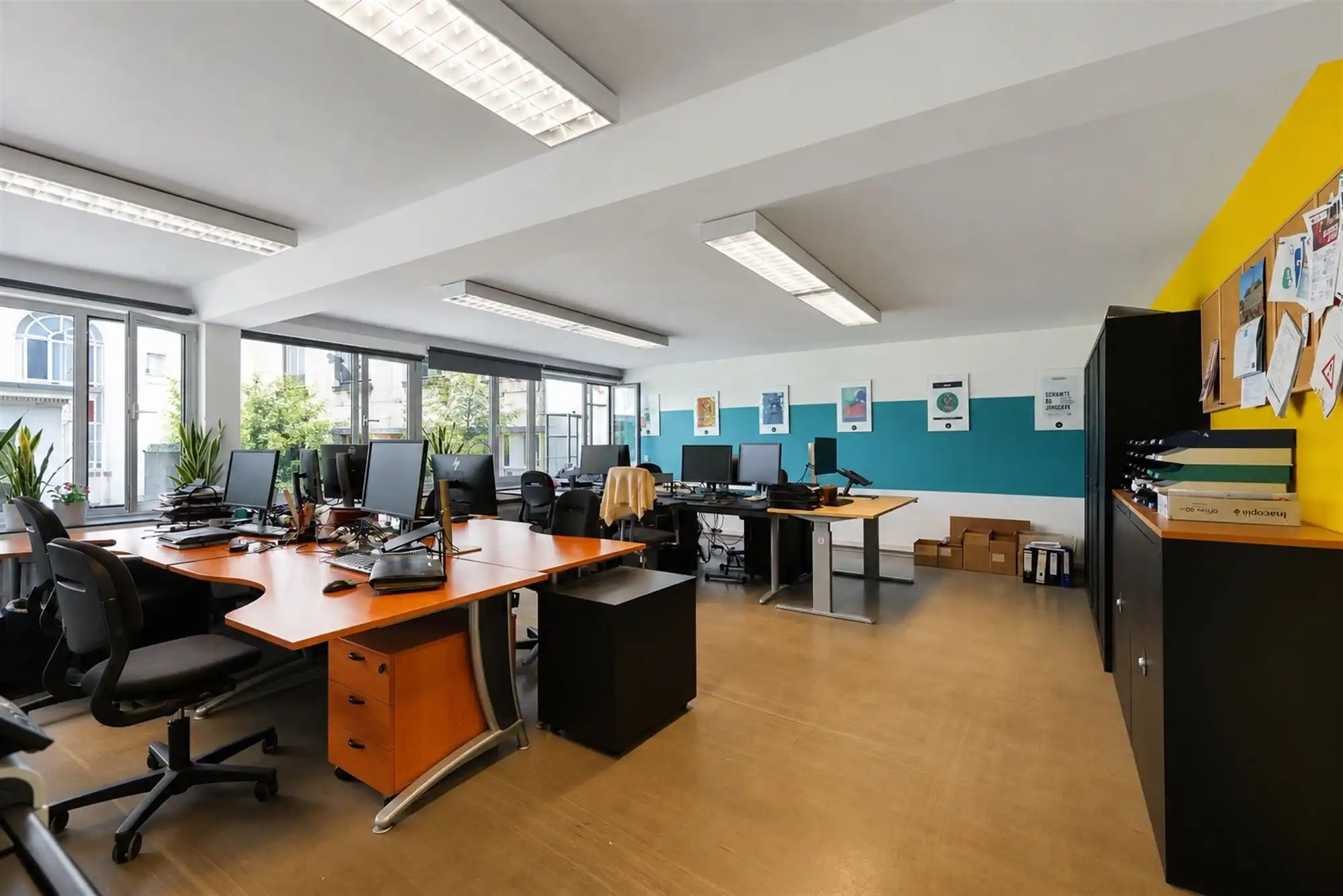 Lichtrijke kantoorruimten met archief - 293 m² over 2 identieke niveaus foto 2