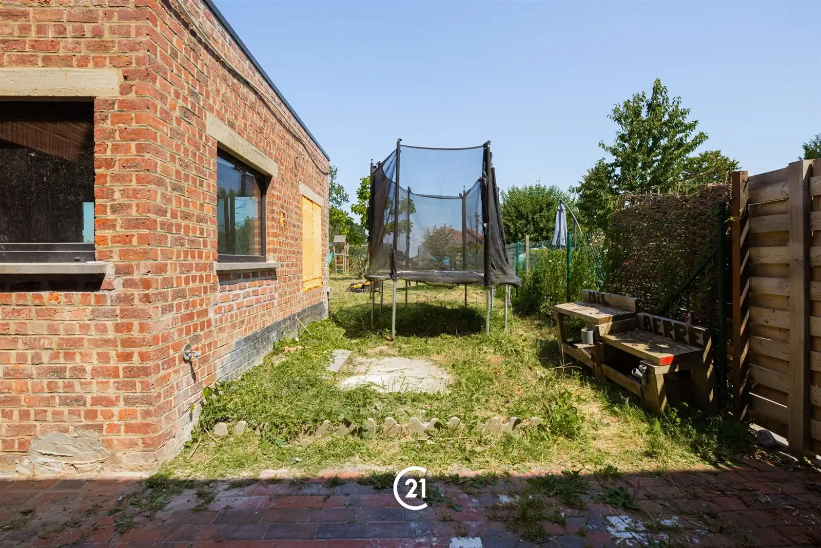 Verder af te werken woning met tuin en parking achteraan foto 14