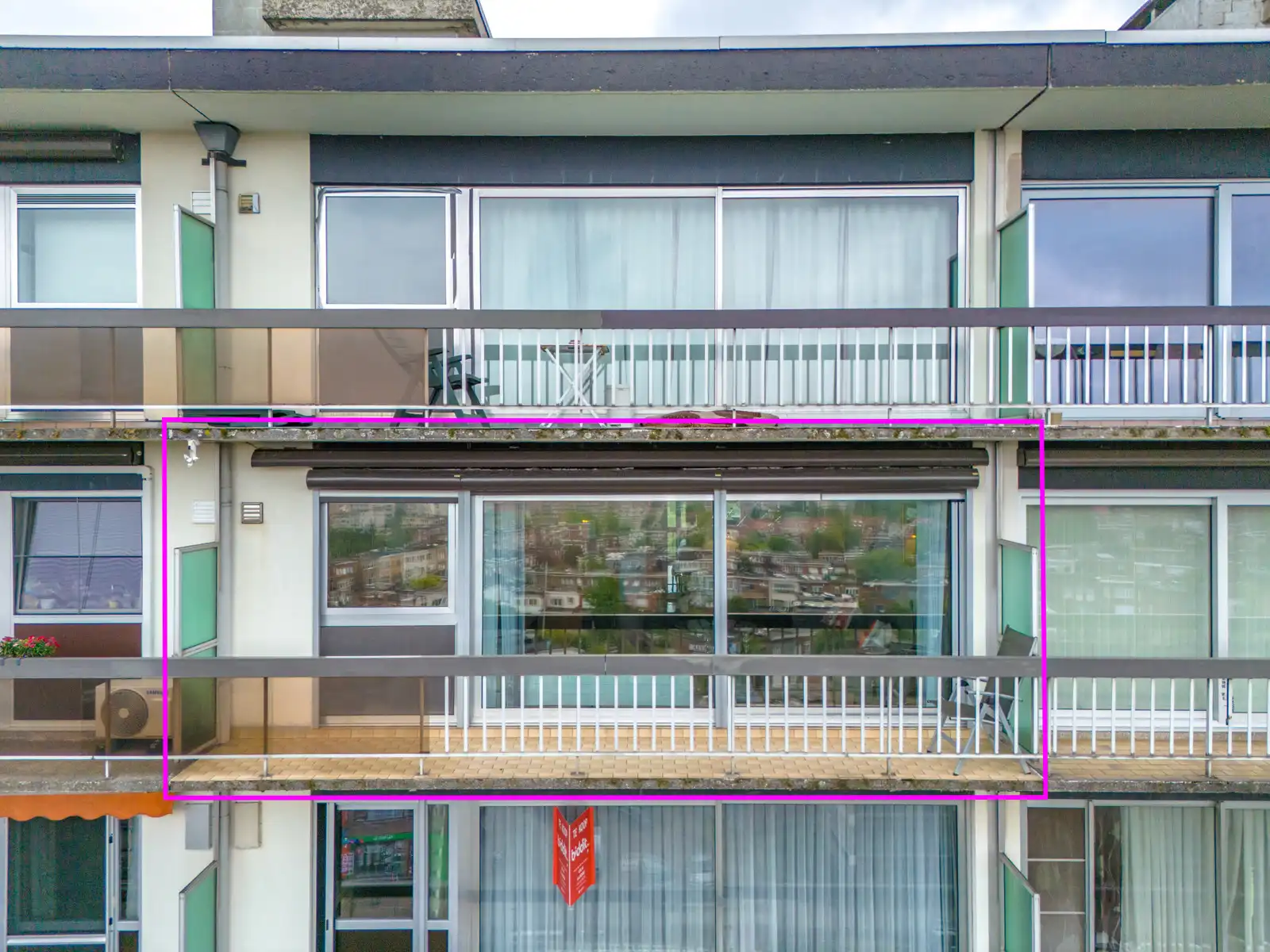 Appartement met 2 slaapkamers, 2 terrassen en een staanplaats met laadpaal! foto 2