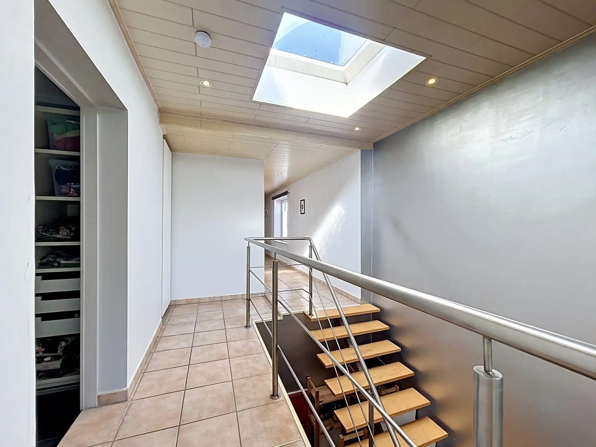 Ruime (264m²) strakke woning met vier slaapkamers en garage op perceel van 693m². foto 15