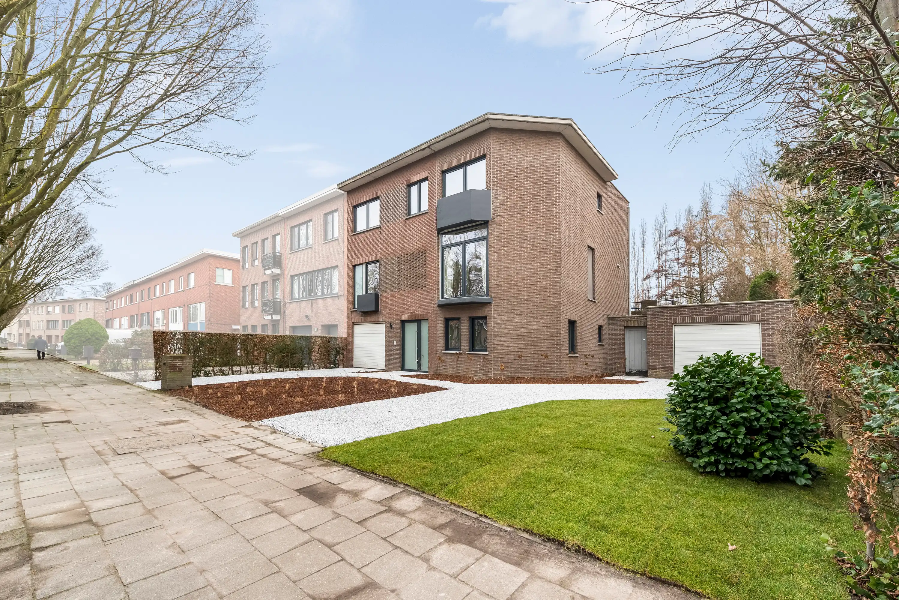 Ruime gerenoveerde halfopen bel-etage met tuin in Neerland foto 13