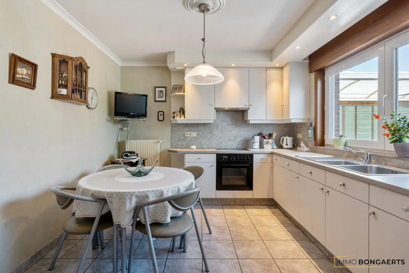 Woning met onderhoudsvriendelijke tuin foto 8