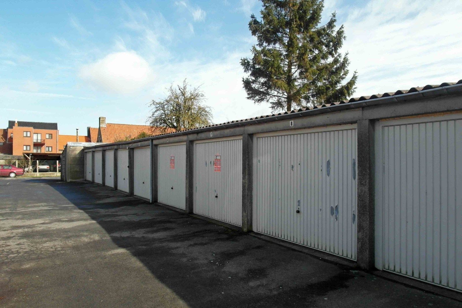 BOVENGRONDSE GARAGEBOX OP CENTRALE LIGGING foto {{pictureIndex}}