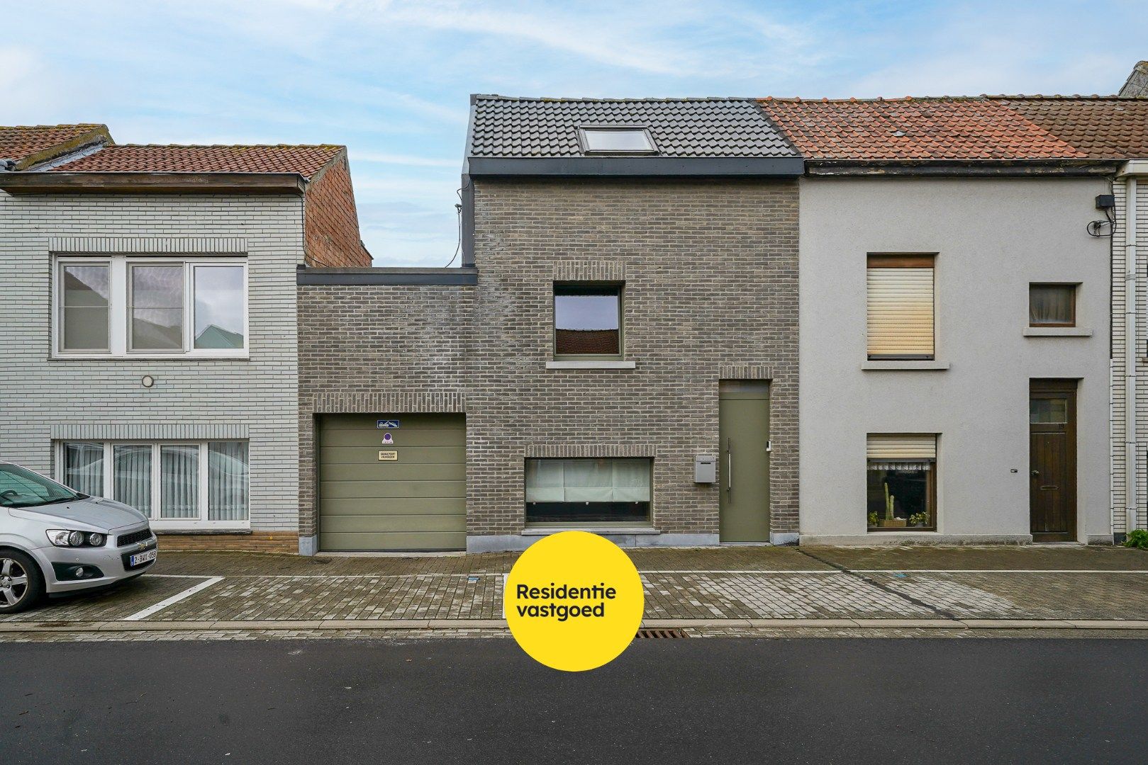 Instapklare woning met garage en tuin te Bredene foto {{pictureIndex}}