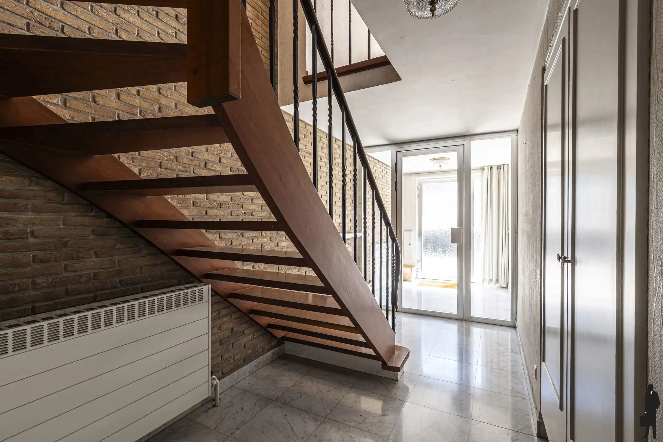 Op te frissen woning met 4 slpk en zuidwestgerichte tuin foto 5