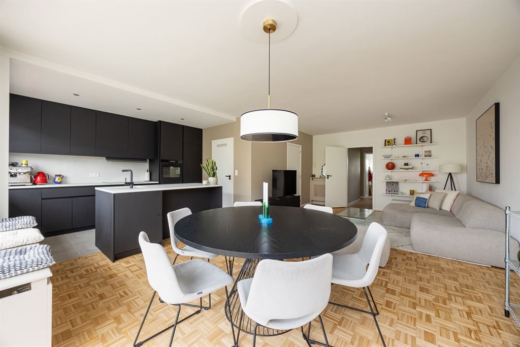 Instapklaar, gerenoveerd app. met 2 slaapkamers  foto {{pictureIndex}}