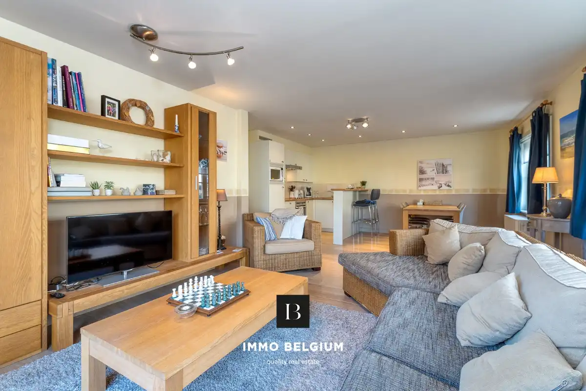 Ruim appartement met 3 slaapkamers nabij het centrum foto {{pictureIndex}}