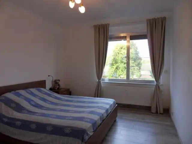 In centrum gelegen APPARTEMENT met 2 slaapkamers, mooie living, ruime kelder foto 10